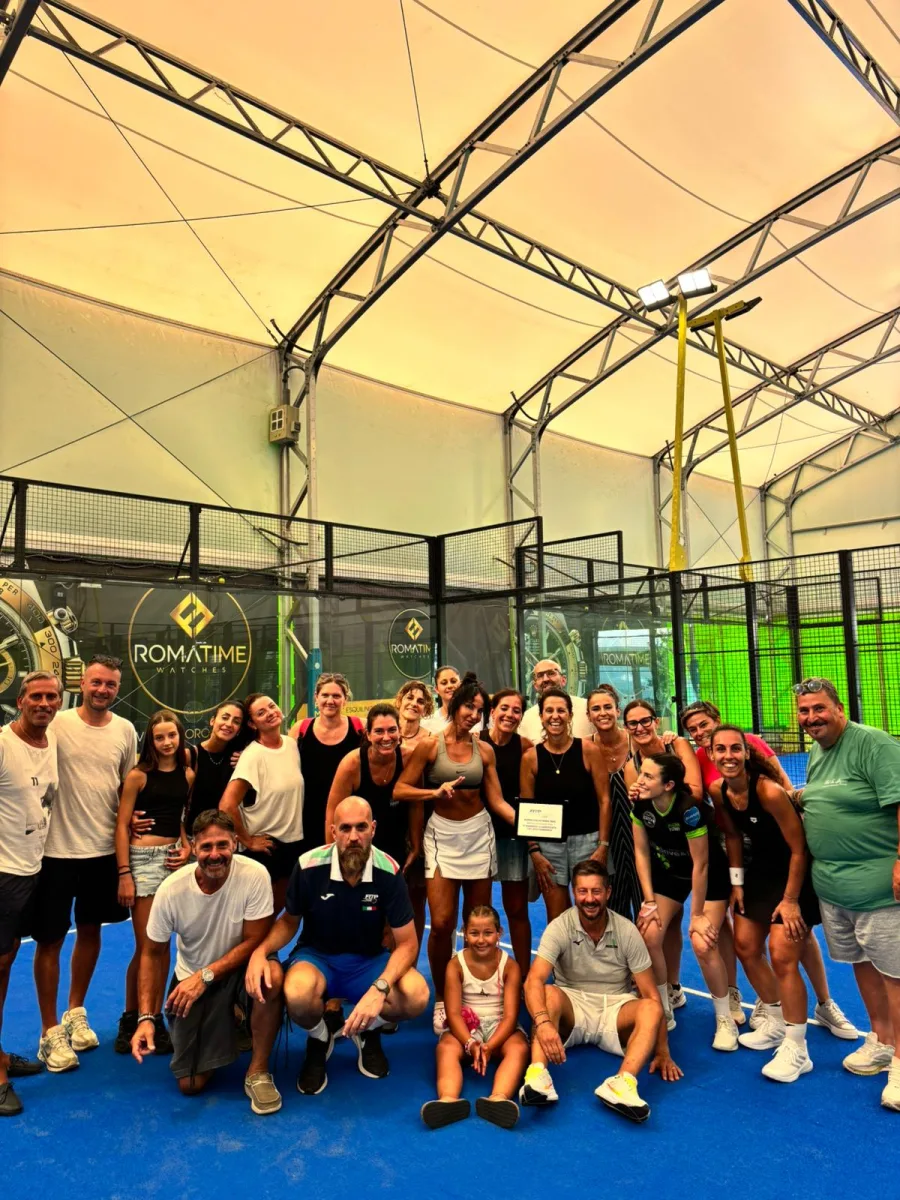 Squadra femminile Padel Town vincitrice della finale regionale Coppa Italia, fase oro